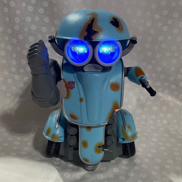 Hasbro Transformers The Last Knight Robot Squeaks Dances Action Figure lights up - Picture 8 of 9